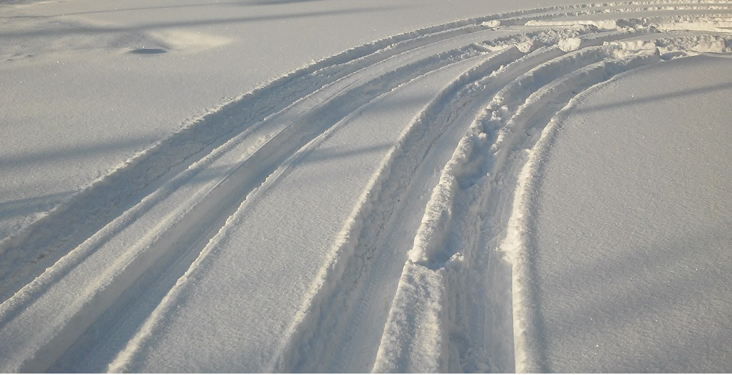 Driving and tracks in Snow with Apple Airpods Pro